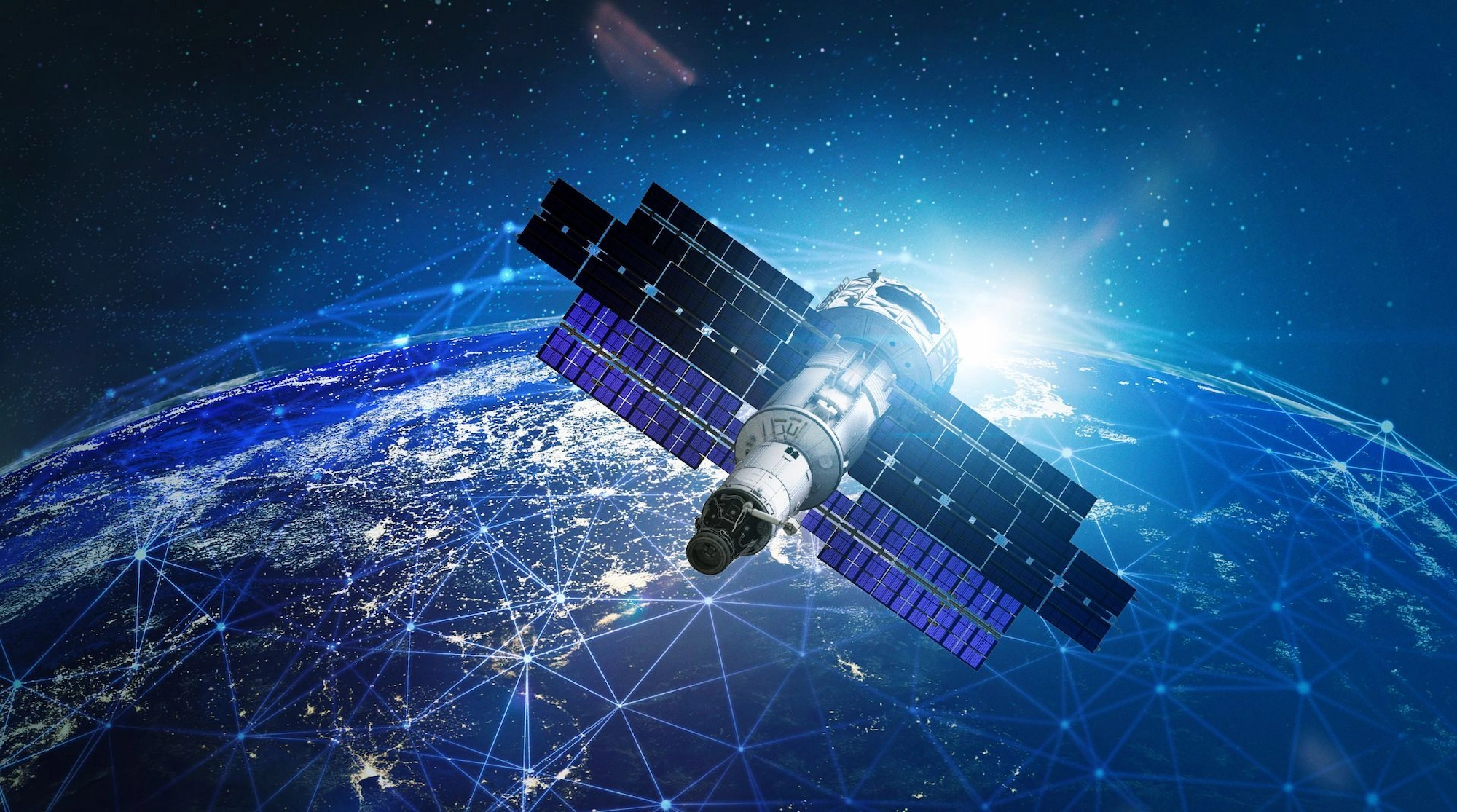 Imagen realista de un centro de datos en órbita con módulos iluminados en tonos azules y dorados sobre el planeta Tierra